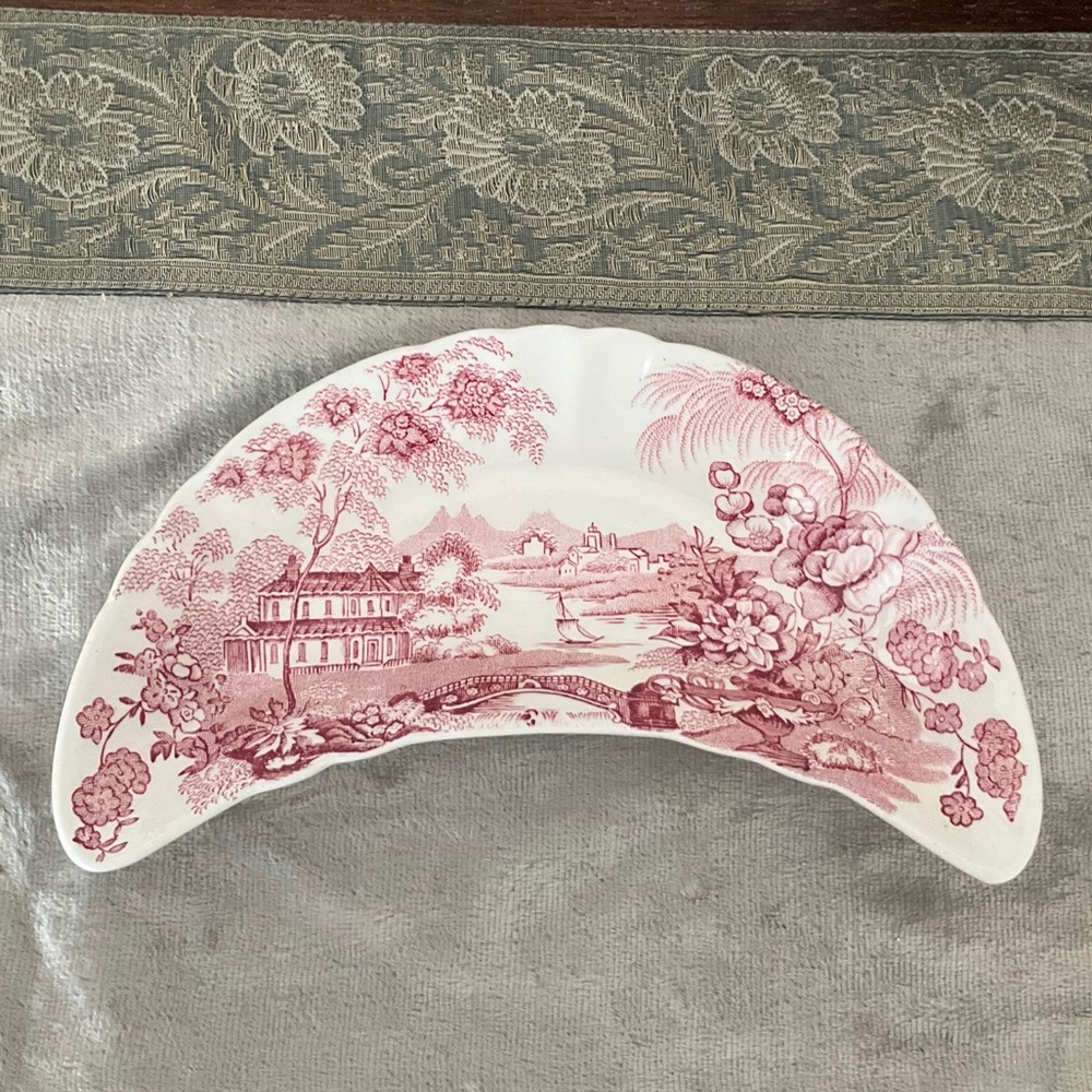 Tonquin Royal Crownford Bronstone England Maroon Red Scenic Ceramic Bone Dish